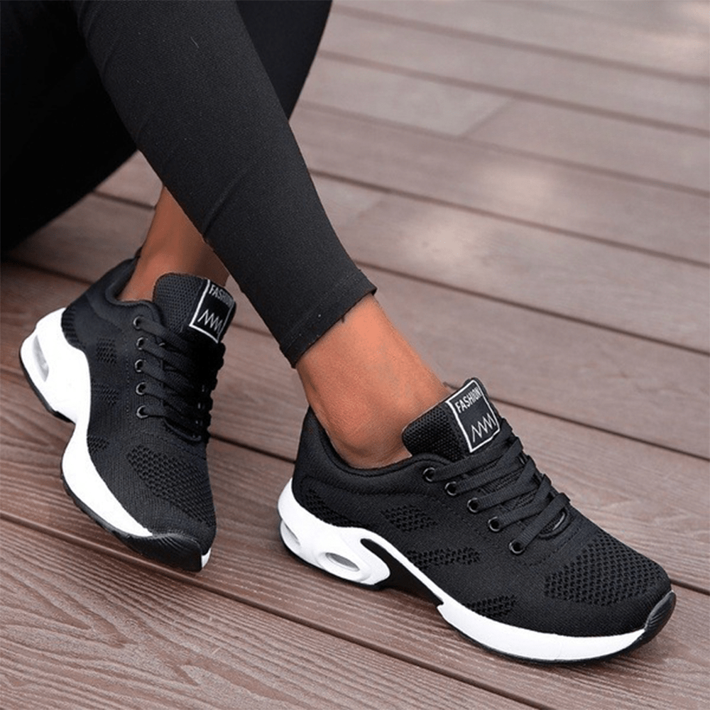 Chaussures légères pour femme au style épuré et semelle souple
