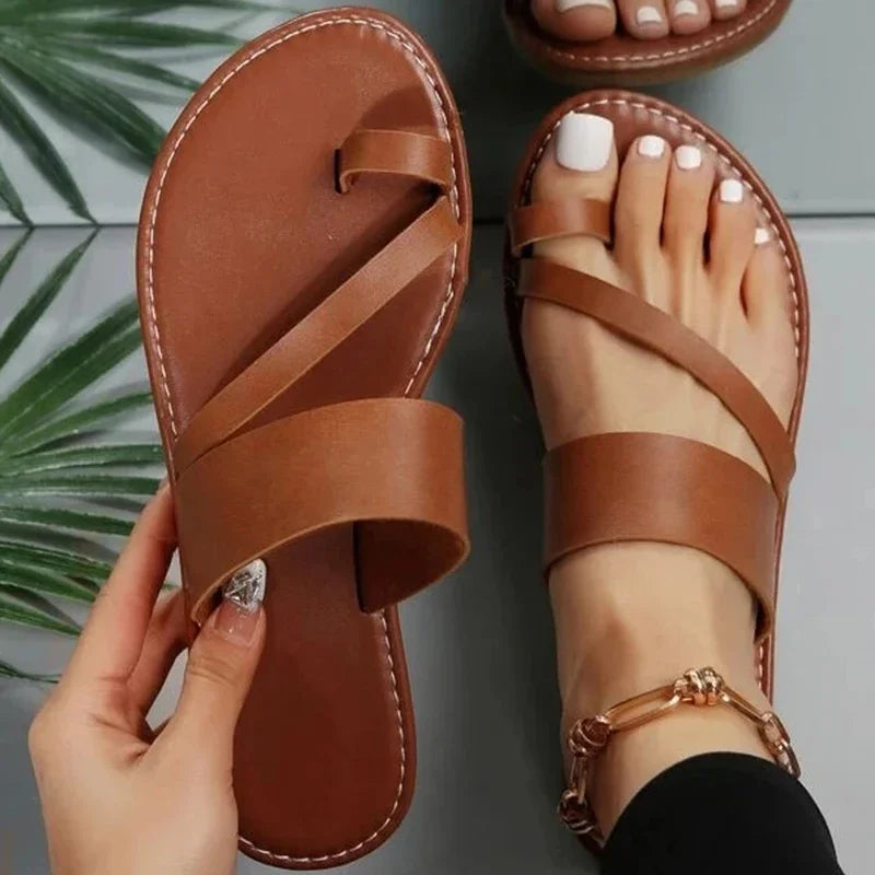 Sandales cognac à lanières croisées ajustables pour femme
