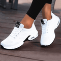 Chaussures légères pour femme au style épuré et semelle souple
